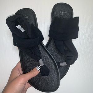 Sanuk black yoga sling sandals